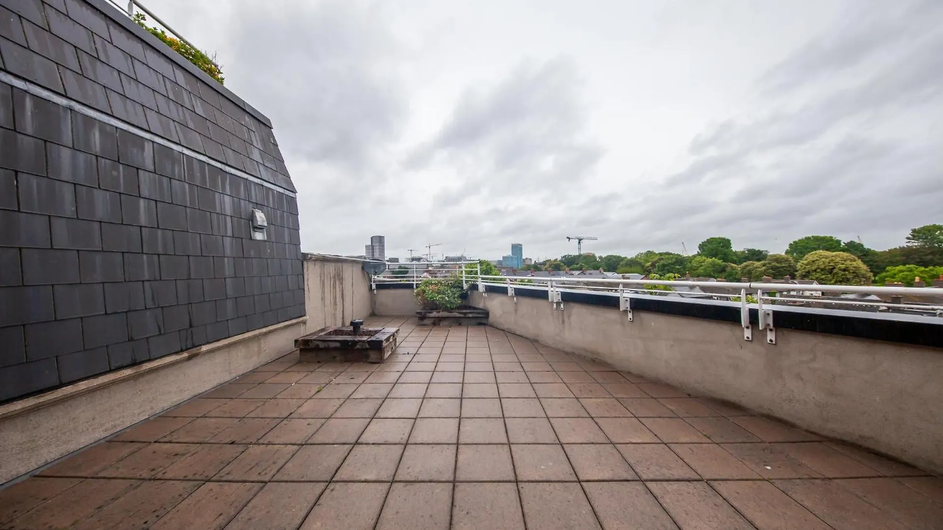 Spacious 2 Bedroom Property Close To City Centre 더블린 0*,  아일랜드