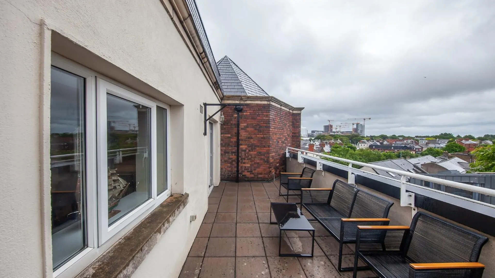 Spacious 2 Bedroom Property Close To City Centre Dublin
